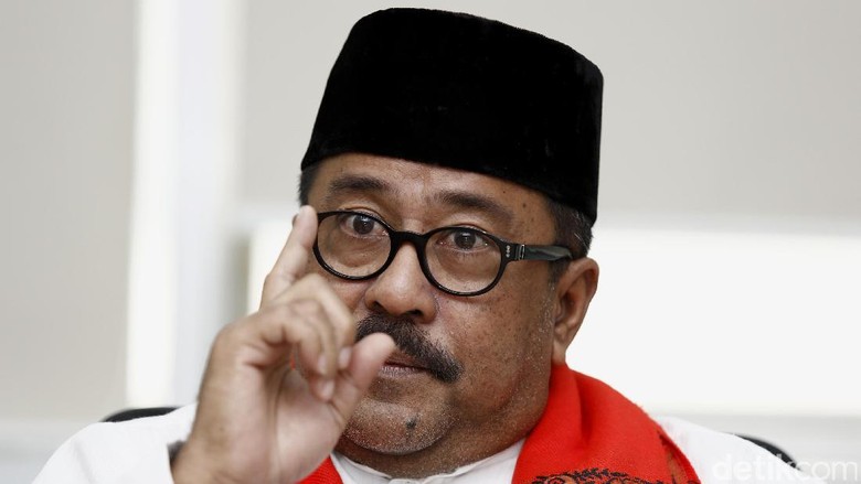 Vonis Ratu Atut, Hakim: Rano Karno Terima Rp 700 Juta Vonis Ratu Atut, Hakim: Rano Karno Terima Rp 700 Juta