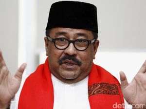 Rano Karno ke Iwan Bule: Sudah Pernah Lihat Shayne Pattynama Main Bola?
