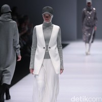 Busana Karya Desainer Rani Hatta mengangkat tema Spring/Summer 2017 Jakarta Fashion Week 2017. Senayan City. Jakarta. [Foto: Mohammad Abduh/Wolipop]
