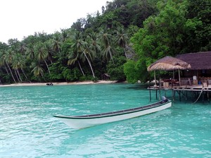 Nikmati Pagi yang Keren di Pantai Saporkren, Raja Ampat
