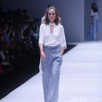 Koleksi dari Label brand Paulina Katarina mengangkat tema Wandertlust Jakarta Fashion Week 2017. di Senayan City. Jakarta. [Foto: Mohammad Abduh/Wolipop]