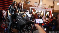 Tak hanya TVS Akula 310 yang menjadi sorotan, beberapa model juga tampil mencuri perhatian di acara Indonesia Motorcycle Show (IMOS) di JCC Senayan, Jakarta, Selasa (2/11/2016).