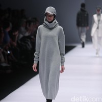 Busana Karya Desainer Rani Hatta mengangkat tema Spring/Summer 2017 Jakarta Fashion Week 2017. Senayan City. Jakarta. [Foto: Mohammad Abduh/Wolipop]