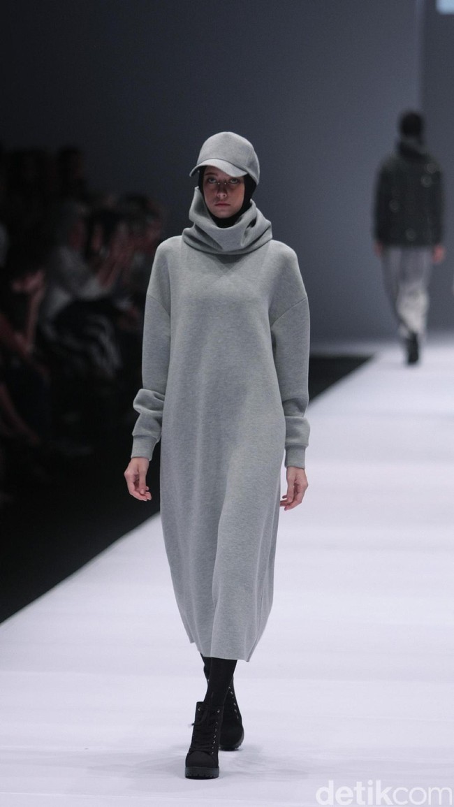 Busana Karya Desainer Rani Hatta mengangkat tema Spring/Summer 2017 Jakarta Fashion Week 2017. Senayan City. Jakarta. [Foto: Mohammad Abduh/Wolipop]