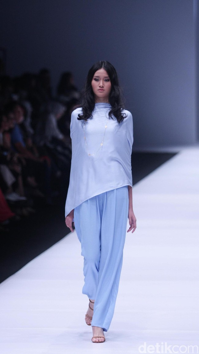 Koleksi dari Label brand Paulina Katarina mengangkat tema Wandertlust Jakarta Fashion Week 2017. di Senayan City. Jakarta. [Foto: Mohammad Abduh/Wolipop]