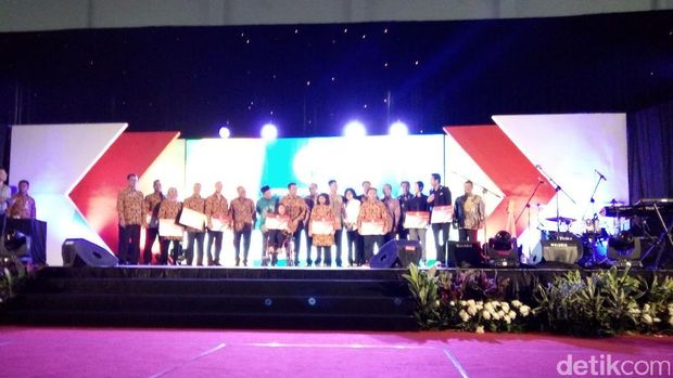 Menpora Serahkan Bonus pada Peraih Medali Olimpiade dan Paralimpiade