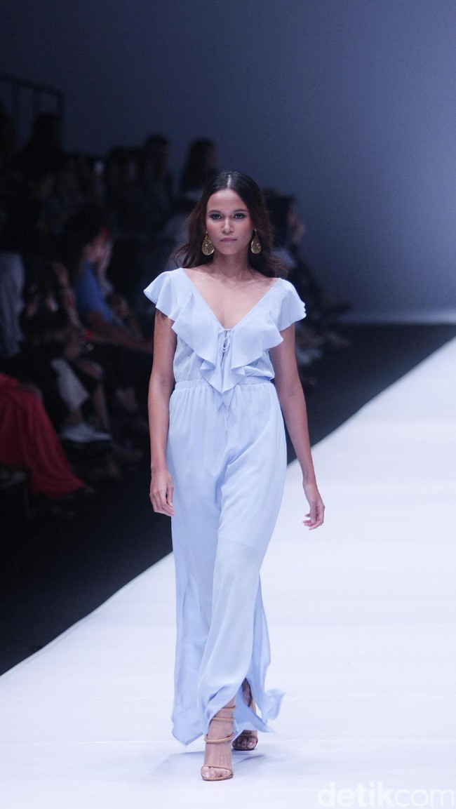 Koleksi dari Label brand Paulina Katarina mengangkat tema Wandertlust Jakarta Fashion Week 2017. di Senayan City. Jakarta. [Foto: Mohammad Abduh/Wolipop]