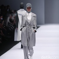 Busana Karya Desainer Rani Hatta mengangkat tema Spring/Summer 2017 Jakarta Fashion Week 2017. Senayan City. Jakarta. [Foto: Mohammad Abduh/Wolipop]