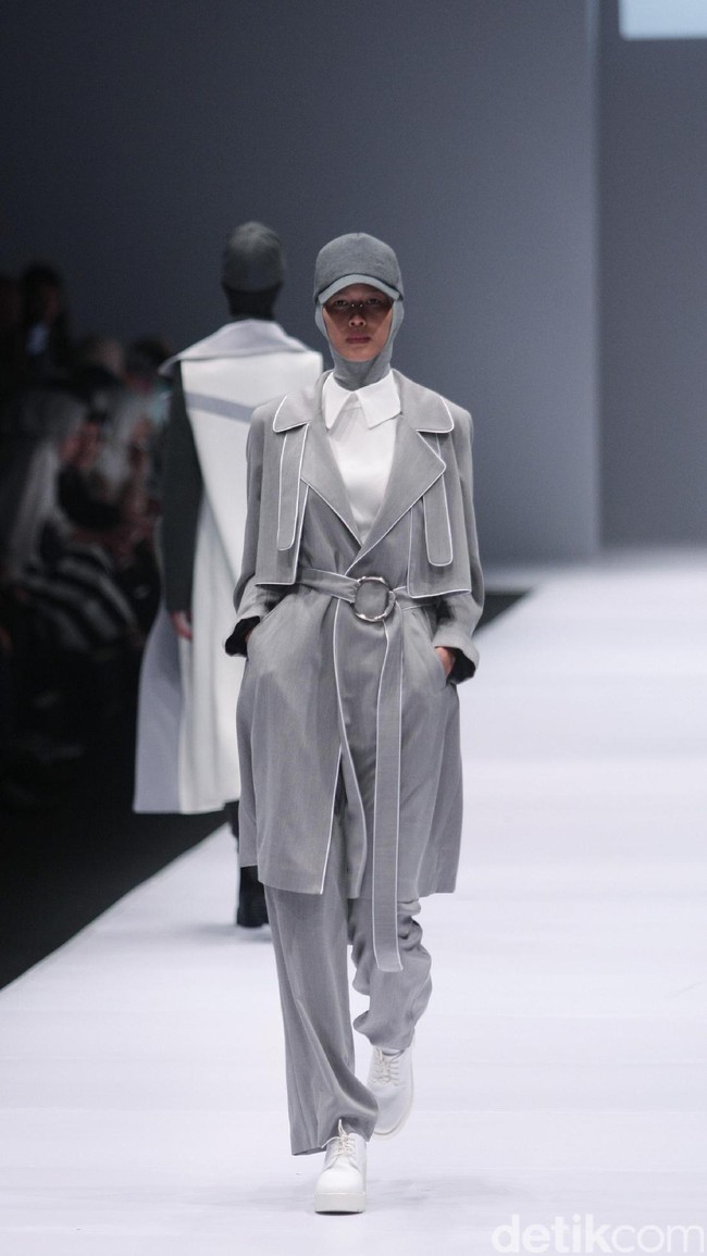 Busana Karya Desainer Rani Hatta mengangkat tema Spring/Summer 2017 Jakarta Fashion Week 2017. Senayan City. Jakarta. [Foto: Mohammad Abduh/Wolipop]
