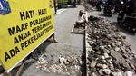 Trotoar Jalan Dewi Sartika Diperlebar