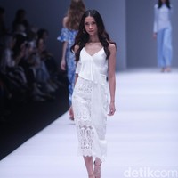 Koleksi dari Label brand Paulina Katarina mengangkat tema Wandertlust Jakarta Fashion Week 2017. di Senayan City. Jakarta. [Foto: Mohammad Abduh/Wolipop]