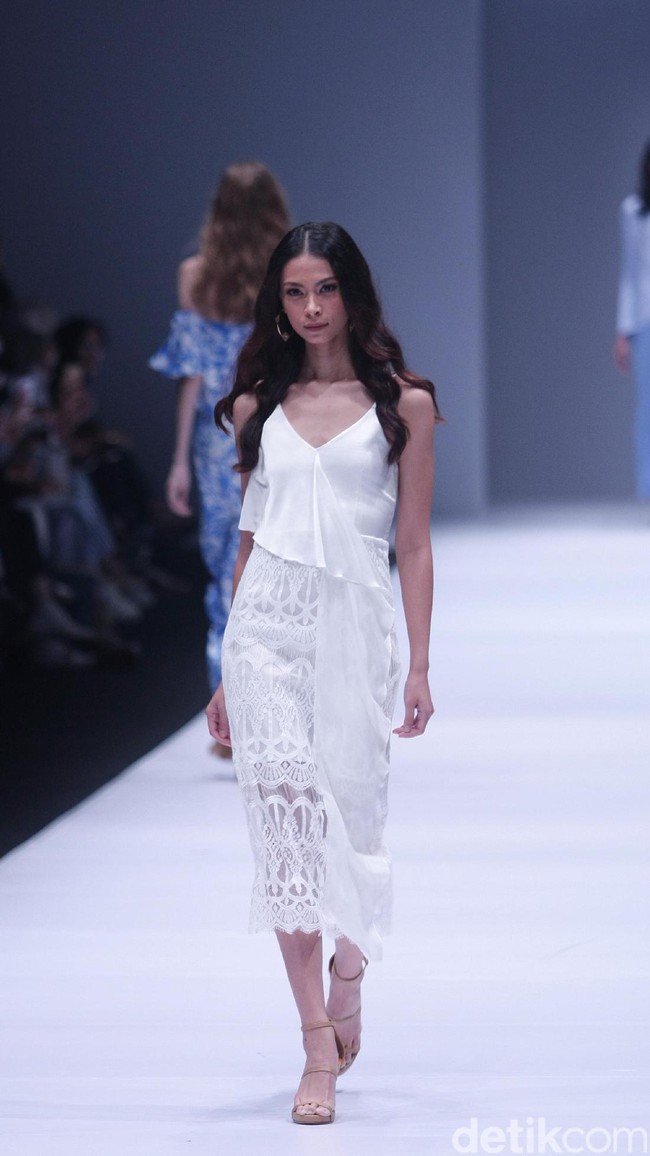 Koleksi dari Label brand Paulina Katarina mengangkat tema Wandertlust Jakarta Fashion Week 2017. di Senayan City. Jakarta. [Foto: Mohammad Abduh/Wolipop]