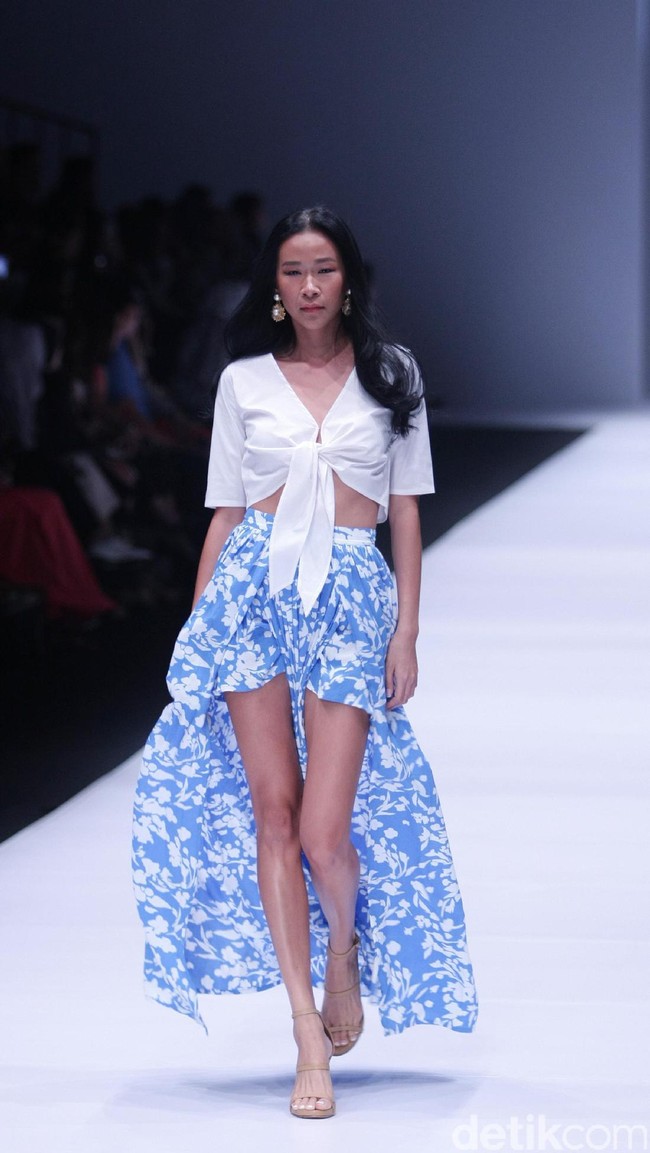 Koleksi dari Label brand Paulina Katarina mengangkat tema Wandertlust Jakarta Fashion Week 2017. di Senayan City. Jakarta. [Foto: Mohammad Abduh/Wolipop]
