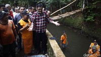 Cawagub Djarot sangat mengapresiasi kinerja PPSU serta warga Kelurahan Kalisari karena kebersihan di lingkungan tempat mereka tinggal cukup terjaga dengan baik.