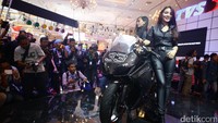 TVS Akula versi produksi massal kabarnya akan mengusung nama TVS Apache RTR 300. Banyak unsur yang diadopsi TVS dari motor sport BMW.