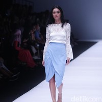 Koleksi dari Label brand Paulina Katarina mengangkat tema Wandertlust Jakarta Fashion Week 2017. di Senayan City. Jakarta. [Foto: Mohammad Abduh/Wolipop]