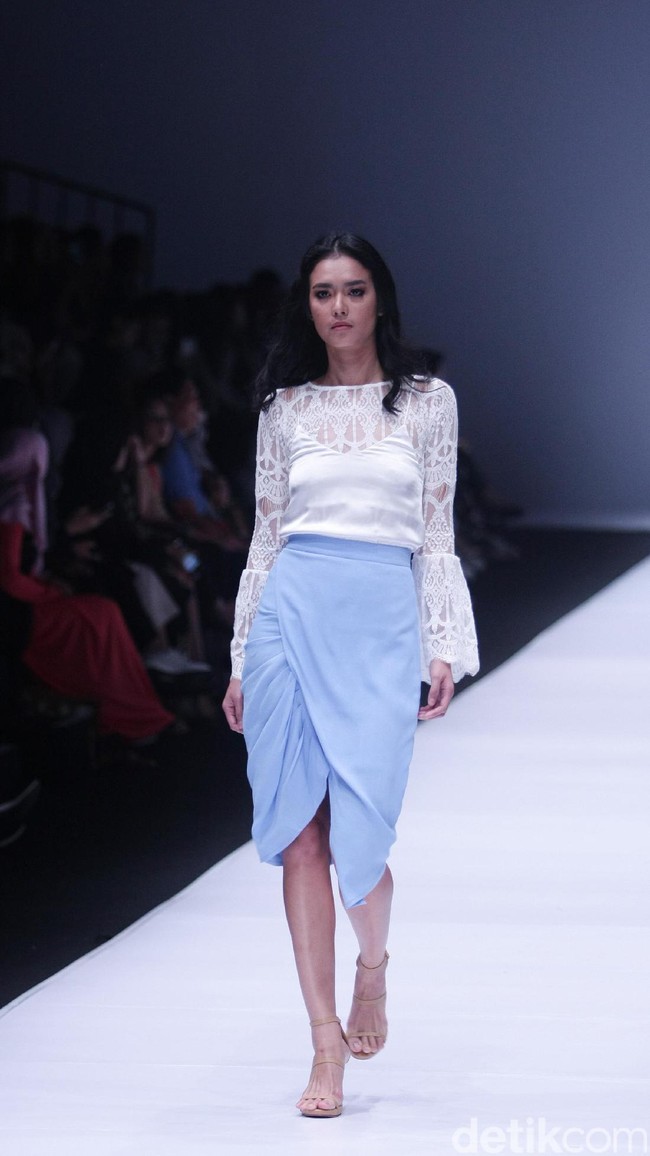 Koleksi dari Label brand Paulina Katarina mengangkat tema Wandertlust Jakarta Fashion Week 2017. di Senayan City. Jakarta. [Foto: Mohammad Abduh/Wolipop]