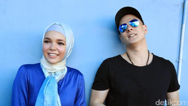 Dewi Sandra dan Betrand Antolin saat ditemui di Studio Trans TV
