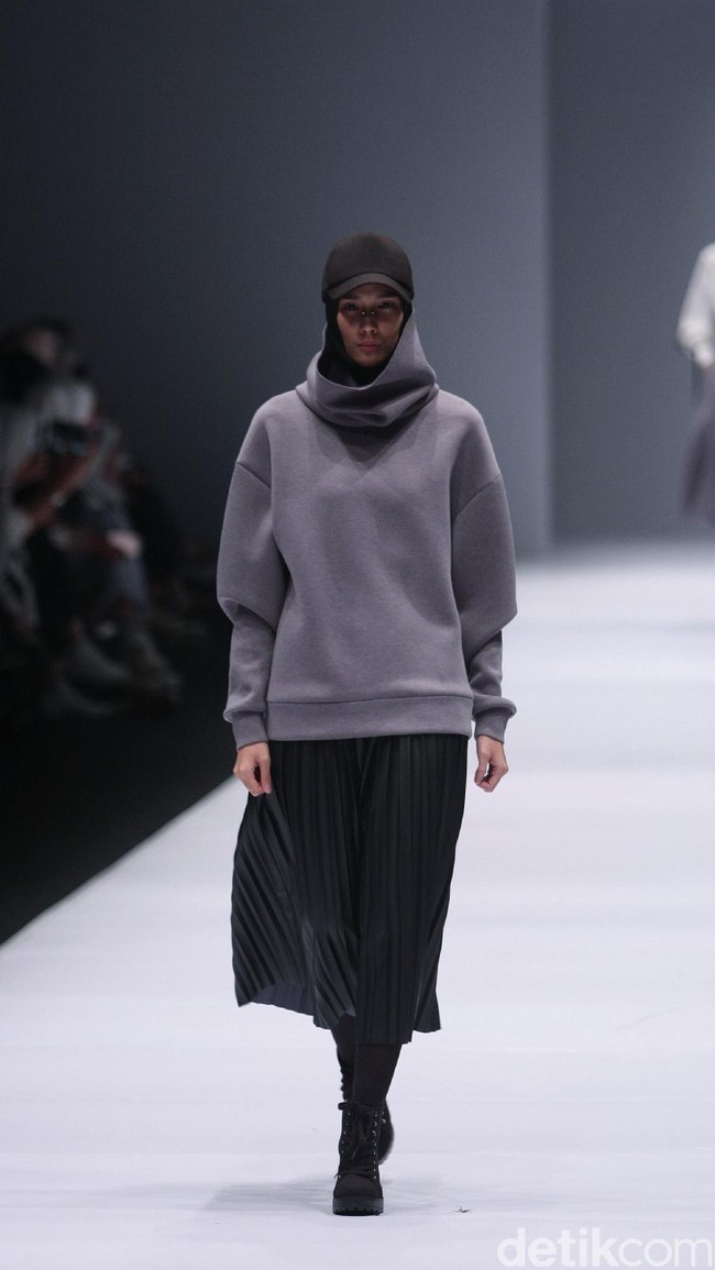 Busana Karya Desainer Rani Hatta mengangkat tema Spring/Summer 2017 Jakarta Fashion Week 2017. Senayan City. Jakarta. [Foto: Mohammad Abduh/Wolipop]