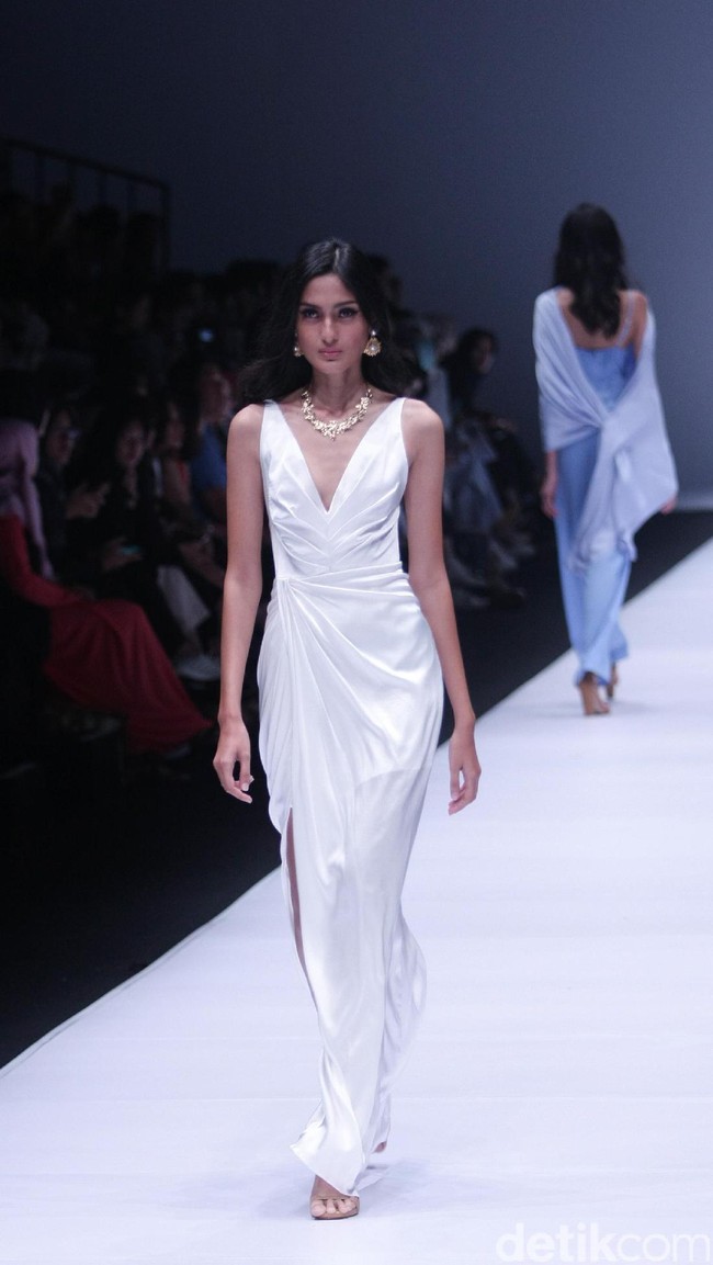 Koleksi dari Label brand Paulina Katarina mengangkat tema Wandertlust Jakarta Fashion Week 2017. di Senayan City. Jakarta. [Foto: Mohammad Abduh/Wolipop]