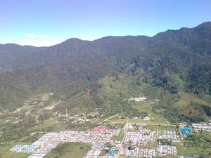 Pemandangan Menakjubkan Sekitar Bandara Sentani di Papua