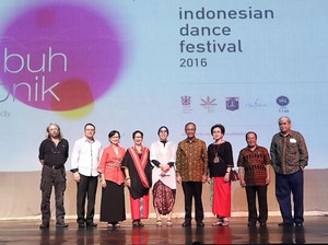Indonesian Dance Festival 2016 Beri Penghargaan pada Hoerijah Adam