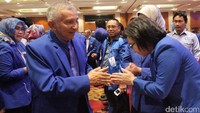 Hadir pula di acara tersebut, Ketua Dewan Kehormatan PAN Amien Rais.