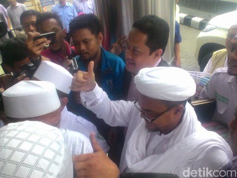 Habib Rizieq Shihab mendatangi Bareskrim Polri untuk menjadi saksi ahli kasus Ahok, Kamis (3/11/2016)
