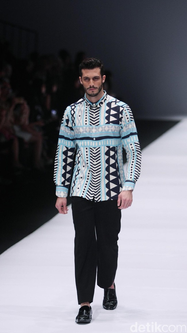 Bateeq by Michelle Tjokrosaputro. mengangkat tema Catena di Jakarta Fashion Week 2017. Senayan City. Jakarta. [Foto: Mohammad Abduh/Wolipop]