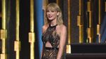 Penampilan Taylor Swift dengan Dress Menerawang di CMA Awards 2016