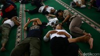 Rencananya ribuan massa tersebut akan menggelar aksi di depan Istana Negara menuntut agar Ahok ditahan atas kasus pelecehan kitab suci Alquran.