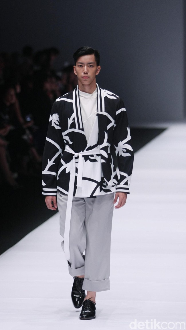 Bateeq by Michelle Tjokrosaputro. mengangkat tema Catena di Jakarta Fashion Week 2017. Senayan City. Jakarta. [Foto: Mohammad Abduh/Wolipop]