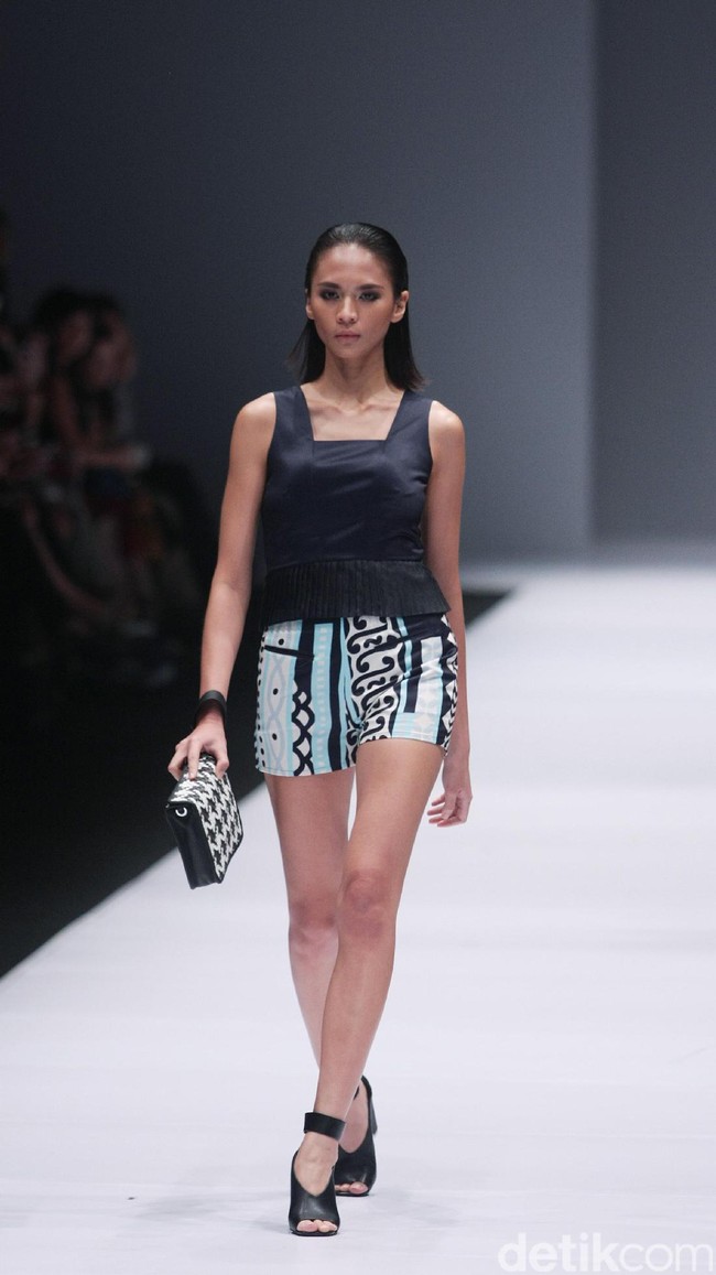 Bateeq by Michelle Tjokrosaputro. mengangkat tema Catena di Jakarta Fashion Week 2017. Senayan City. Jakarta. [Foto: Mohammad Abduh/Wolipop]