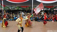Tarian tradisional memeriahkan Apel Kebangsaan Mahasiswa Indonesia.