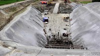 PLTA yang terletak di Desa Mekarwangi, Kabupaten Sumedang, ini memanfaatkan air dari waduk Jatigede yang mengalir ke sungai Cimanuk.