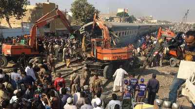 Tabrakan Kereta di Pakistan, 16 Orang Tewas