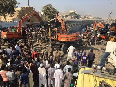 Tabrakan Kereta di Pakistan, 16 Orang Tewas