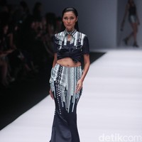 Bateeq by Michelle Tjokrosaputro. mengangkat tema Catena di Jakarta Fashion Week 2017. Senayan City. Jakarta. [Foto: Mohammad Abduh/Wolipop]