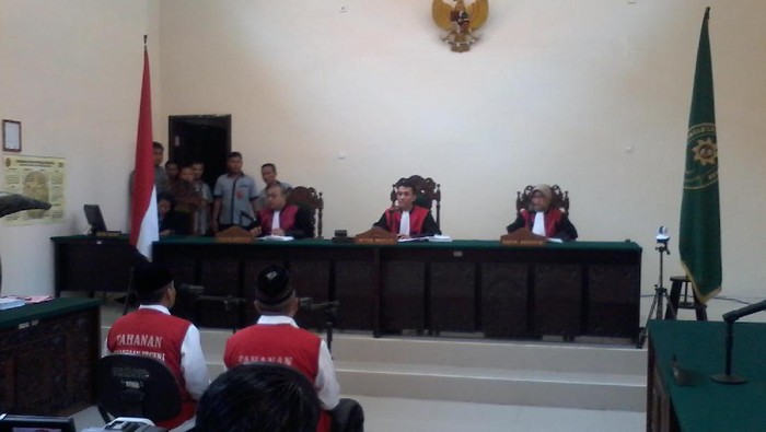 7 Tersangka Pembunuhan Eks Pengikut Dimas Kanjeng Jalani Sidang Perdana