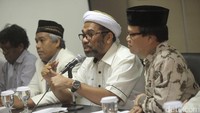 Ketua Umum Badan Koordinasi Mubaligh (Bakomubin) Indonesia Ali Mochtar Ngabalin saat memberikan keterangan kepada wartawan di Jakarta, Kamis (3/11/2016).