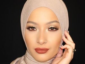 Nura Afia, Hijabers Pertama yang Jadi Brand Ambassador Kosmetik Cover Girl