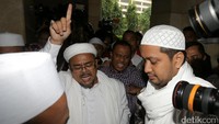 Imam Besar FPI ini menjadi saksi ahli terkait kasus dugaan penistaan agama yang dilakukan Basuki Tjahaja Purnama (Ahok).