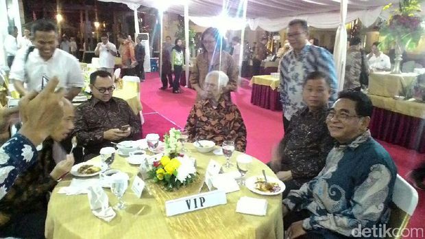 Malam-malam, Jonan Kumpul Bareng Bos Perusahaan Energi dan Mantan Menteri ESDM