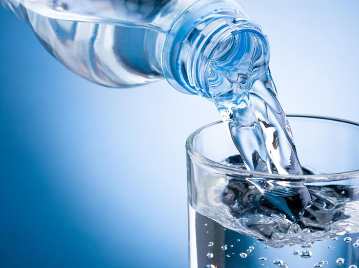 Apakah partikel plastik dalam air minum kemasan berisiko untuk kesehatan? (Foto: Getty Images) Apakah partikel plastik dalam air minum kemasan berisiko untuk kesehatan? (Foto: Getty Images)