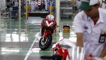 Melihat Produksi Motor Sport Honda di Karawang