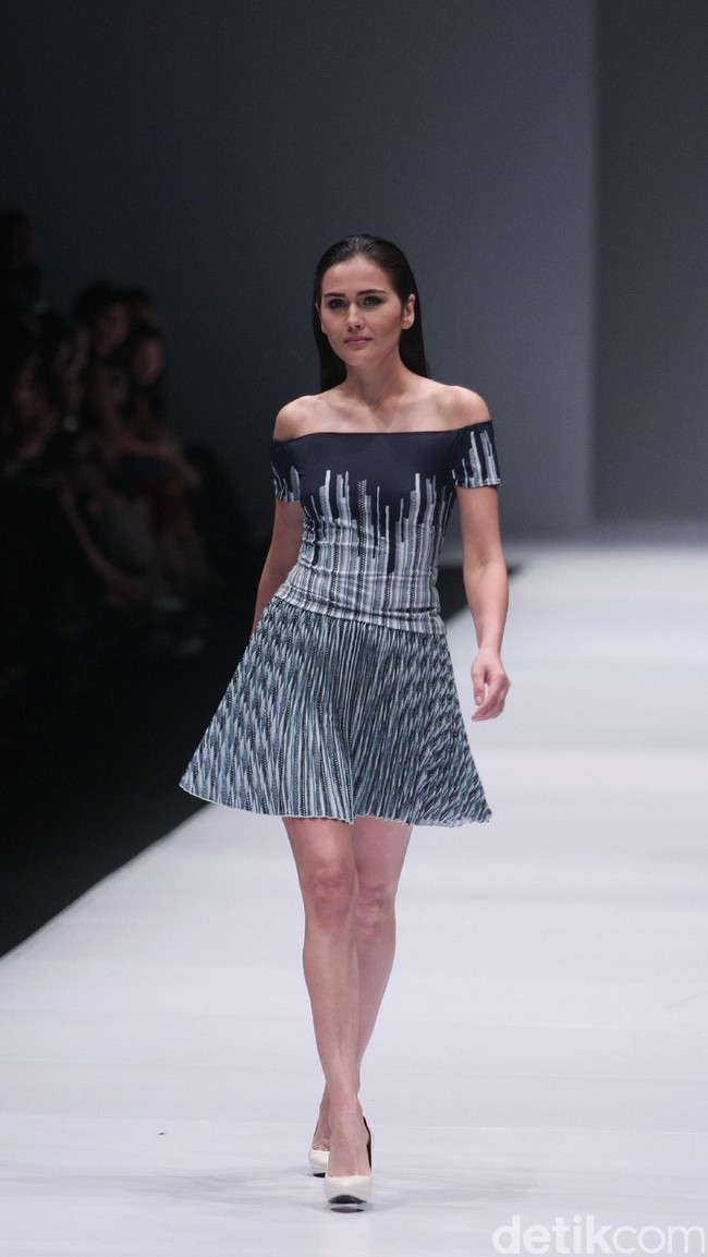 Bateeq by Michelle Tjokrosaputro. mengangkat tema Catena di Jakarta Fashion Week 2017. Senayan City. Jakarta. [Foto: Mohammad Abduh/Wolipop]