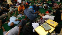 Massa pendemo Ahok mulai berdatangan dan menginap di Masjid Al Islhah di kawasan Petamburan, Jakarta Pusat (3/11/2016).