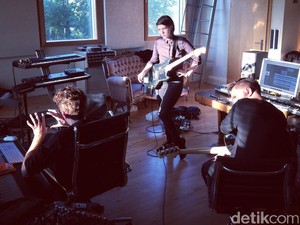 Unggah Playlist, The XX Berikan Bocoran Album Baru?