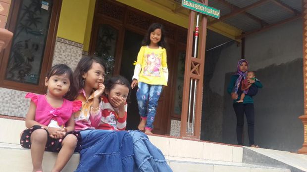 Unik, Desa di Sidoarjo Ini Melarang Keras Warganya Merokok di Rumah