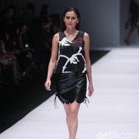 Bateeq by Michelle Tjokrosaputro. mengangkat tema Catena di Jakarta Fashion Week 2017. Senayan City. Jakarta. [Foto: Mohammad Abduh/Wolipop]